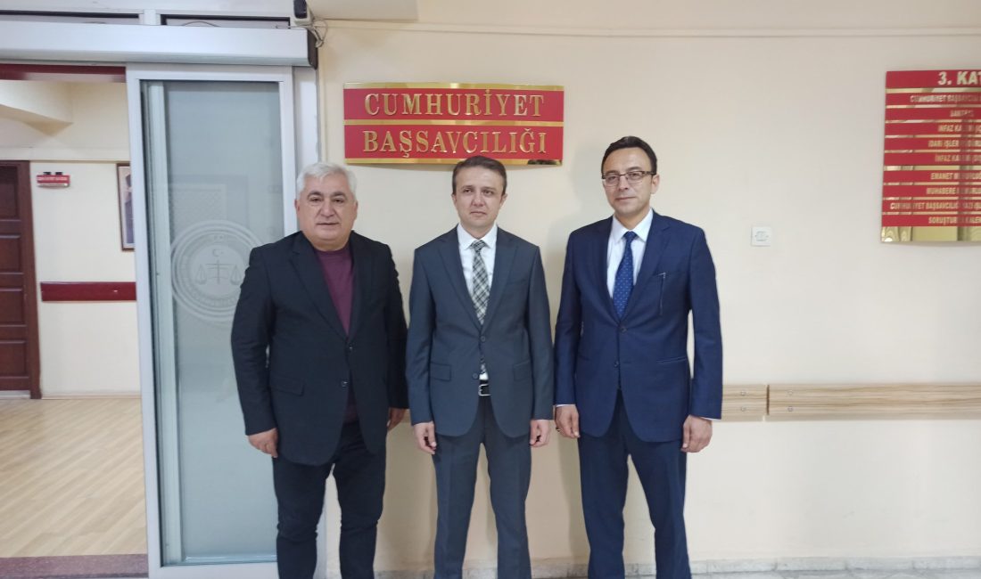 Bandırma’da Eğitim İş Birliği Görüşmesi Bandırma Cumhuriyet Başsavcısı Cüneyt Demirdaş, İlçe Milli Eğitim Müdürü