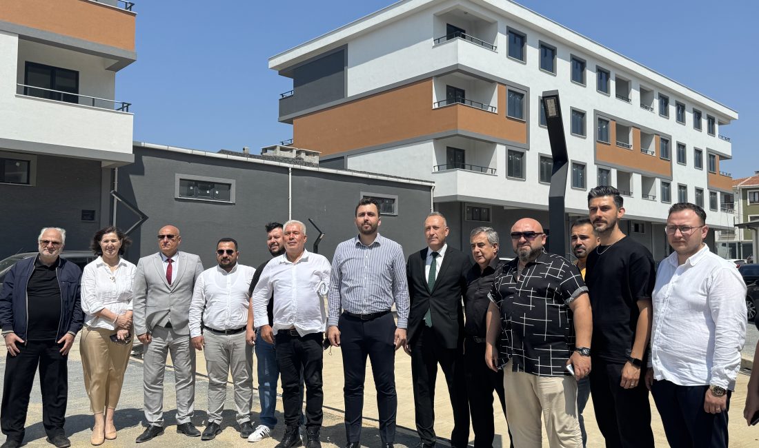 Bandırma’da gençlik ve spor yatırımları yerinde tanıtıldı Tamamlanan projeler 821 milyon TL’ye ulaştı, yeni yatırımlar yolda Gençlik ve Spor Bakanlığı’nın Bandırma’daki yatırım faaliyetlerine ilişkin basın açıklaması,