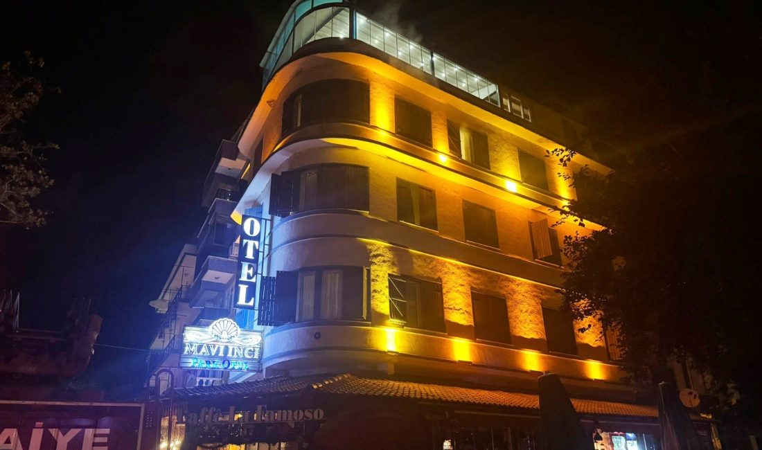 Erdek’te otelde yangın paniği Balıkesir’in Erdek ilçesinde bir otel odasında dün gece çıkan yangın