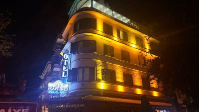 Balıkesir’in Erdek ilçesinde bir otel odasında dün gece çıkan yangın