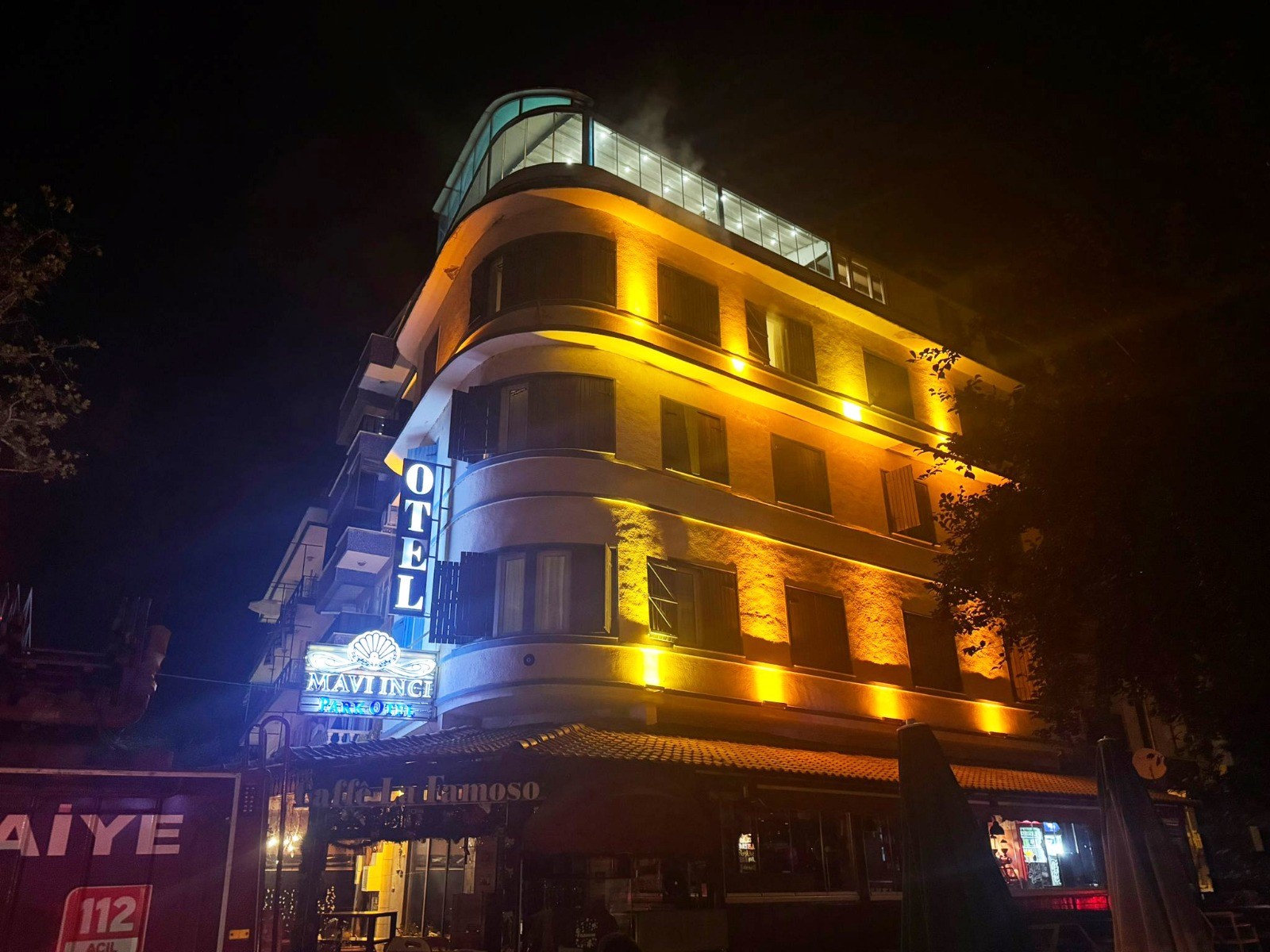 Balıkesir’in Erdek ilçesinde bir otel odasında dün gece çıkan yangın