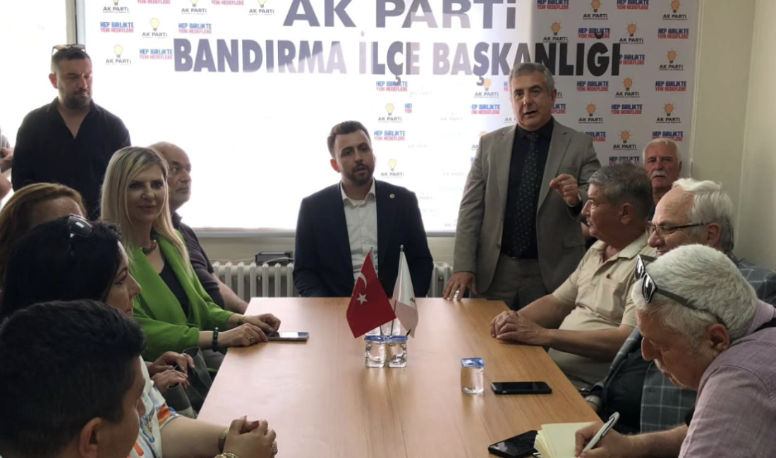 Kurban Bayramı dolayısıyla Bandırma’daki AK Parti İlçe Teşkilatı’nda düzenlenen bayramlaşma