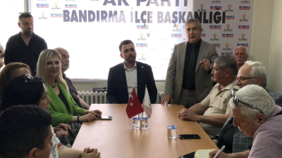 Kurban Bayramı dolayısıyla Bandırma’daki AK Parti İlçe Teşkilatı’nda düzenlenen bayramlaşma
