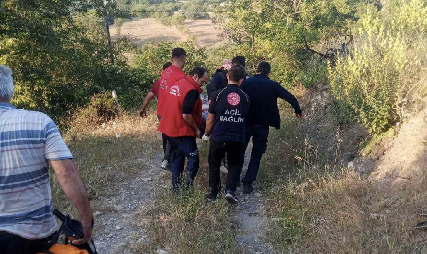 Balıkesir’in Altıeylül ilçesinde tarlasına çalışmaya giden traktör sürücüsü direksiyon hakimiyetini