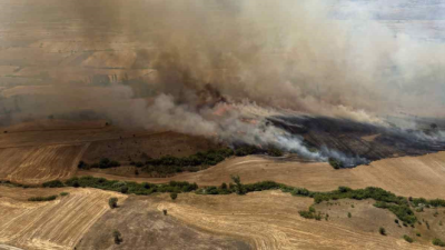 Balıkesir Kepsut ilçesinde çıkan ve kısa sürede büyüyen arazi yangınına