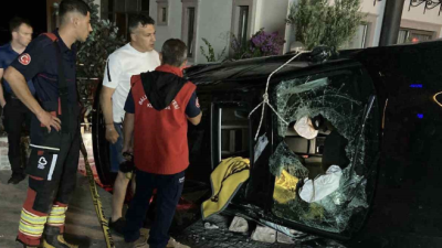 Balıkesir’in Ayvalık ilçesinde gece saatlerinde meydana gelen trafik kazasında, tanınan