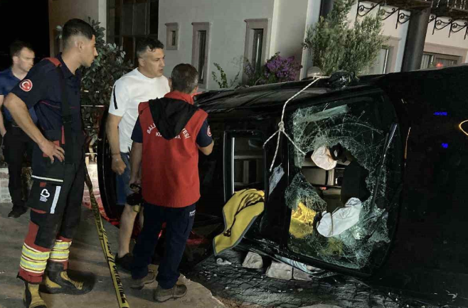 Balıkesir’in Ayvalık ilçesinde gece saatlerinde meydana gelen trafik kazasında, tanınan