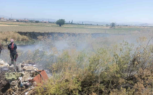Balıkesir’de anız yangını kontrol altına alındı Balıkesir’in Karesi ilçesinde arazide çıkan anız yangını aşırı rüzgara karşı