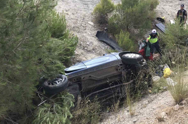 Balıkesir’de otomobil şarampole uçtu: 5 Yaralı Balıkesir-Bigadiç kara yolunda otomobilin şarampole uçması sonucu 5 kişi yaralandı.