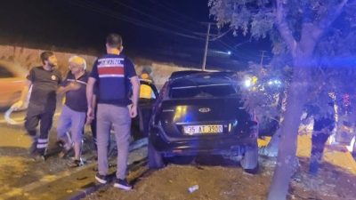 Balıkesir’in Bandırma ilçesi Akçapınar Mahallesi mevkiinde tır ile otomobilin çarpıştığı
