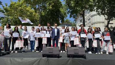 Bandırma İlçe Milli Eğitim Müdürlüğü tarafından Cumhuriyet Meydanı’nda düzenlenen Gençlik