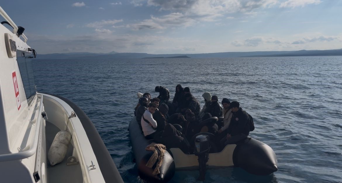 Balıkesir İl Jandarma Komutanlığı, yasa dışı göçle mücadele kapsamında 3