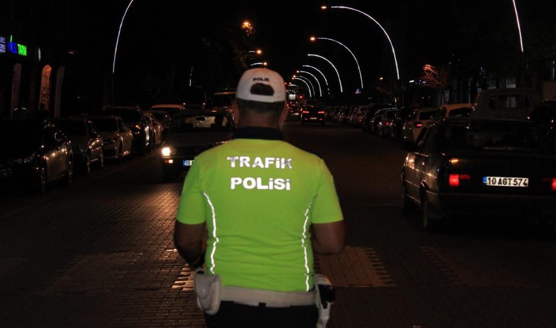 Gönen trafiğine sıkı denetim: 219 sürücüye ceza Gönen İlçe Emniyet Müdürlüğü, Kurban Bayramı kapsamında gerçekleştirdiği trafik denetimlerinin