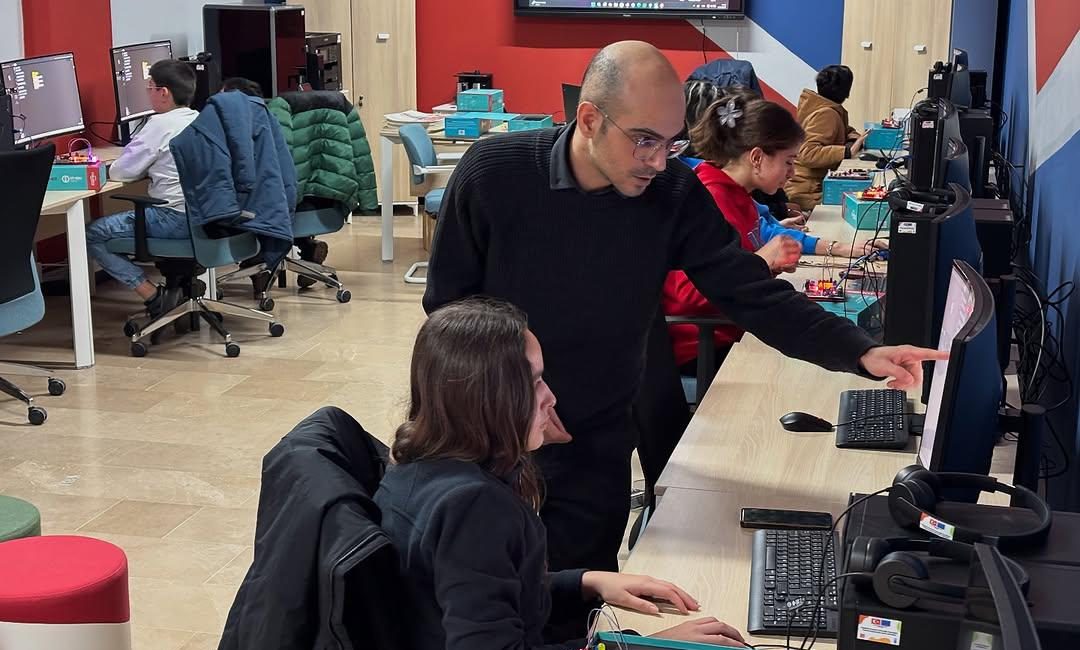 Balıkesir Büyükşehir Belediyesi’nin tamamen ücretsiz olarak sunduğu TECH10 Teknoloji Eğitim