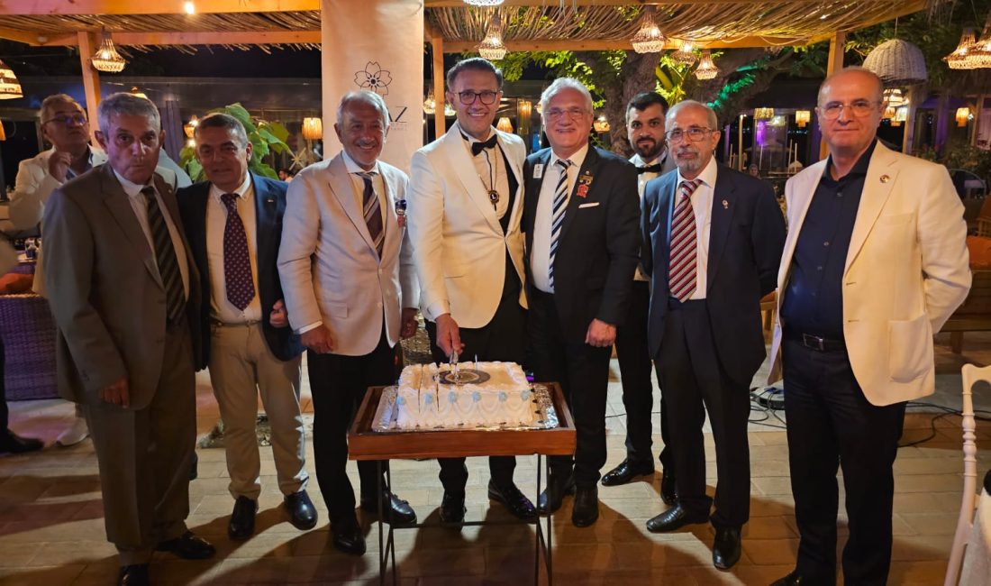 Bandırma Lions Kulübü’nde düzenlenen törenle başkanlık görevi A. Levent Karaçay’a
