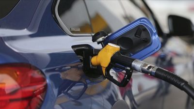 Cuma gününden itibaren benzine yapılacak 1 TL'lik zammın ardından, motorin