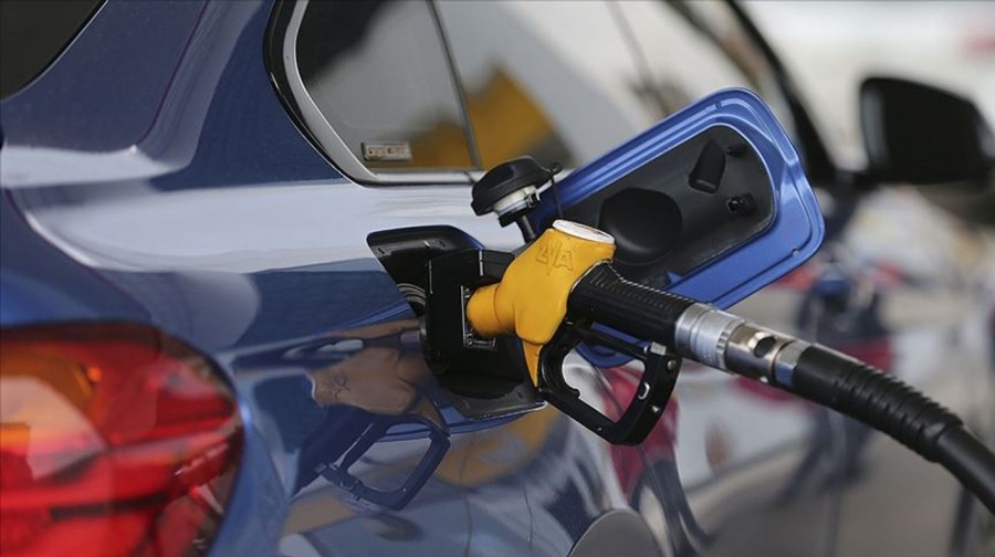 Cuma gününden itibaren benzine yapılacak 1 TL'lik zammın ardından, motorin