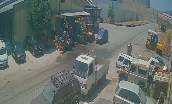 Balıkesir’in Edremit ilçesinde bir iş yerinde yıkama makinesi kullanırken elektrik
