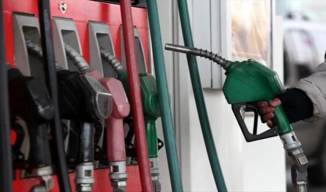Araç sahiplerine nihayet müjde! Motorine dev indirim geliyor: İşte yeni fiyatı Motorin fiyatlarında beklenen indirim nihayet geliyor! İran-İsrail gerilimiyle zirve yapan