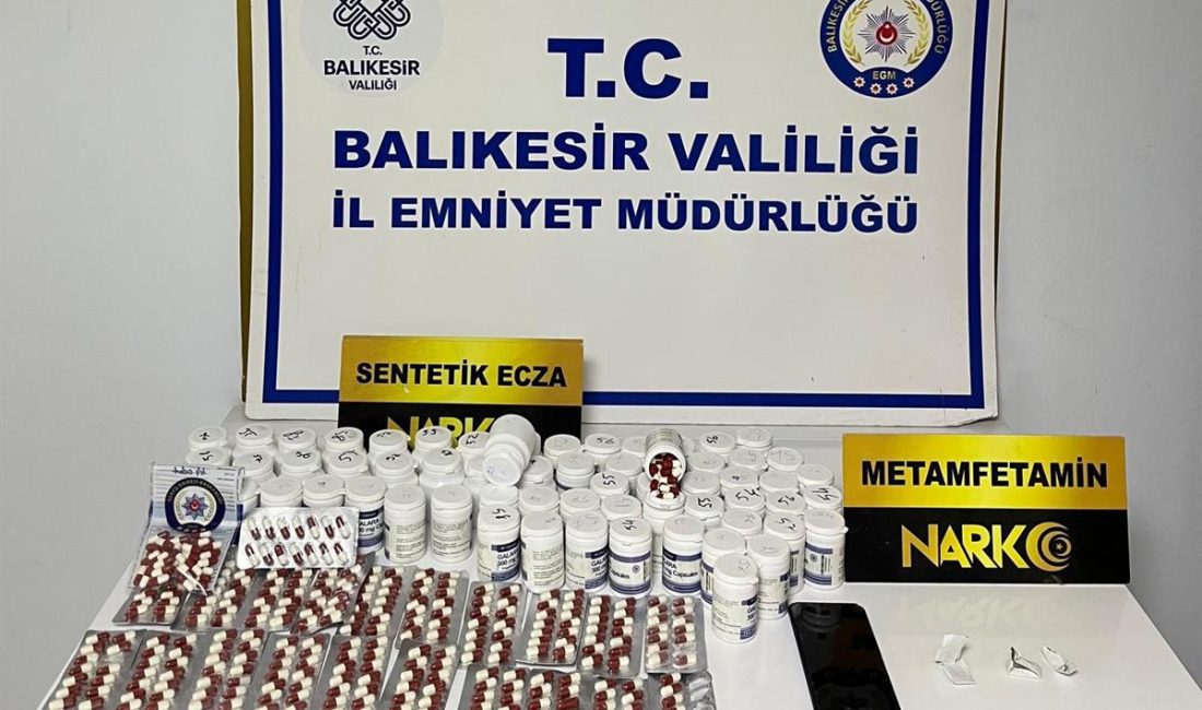 Balıkesir’in Ayvalık ilçesinde düzenlenen operasyonda, binlerce sentetik ecza hap ve