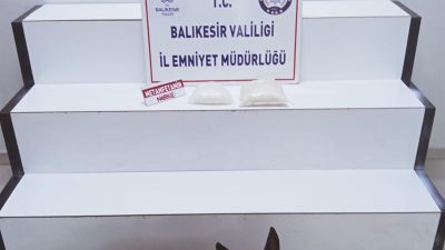 Balıkesir'in Edremit ilçesinde polis ekiplerinin düzenlediği operasyonda 1 kilo 491
