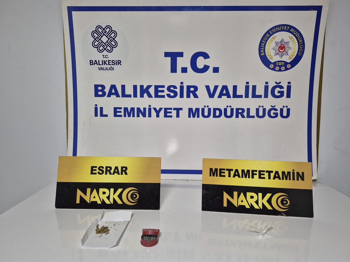 Balıkesir’de gece denetimi: Uyuşturucu, silah, ceza ve gözaltı Balıkesir’in Ayvalık ilçesinde 2 gece boyunca yapılan asayiş uygulamasında binlerce