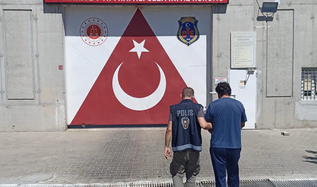 Birçok suçtan aranan hükümlü Burhaniye'de cezaevine teslim edildi