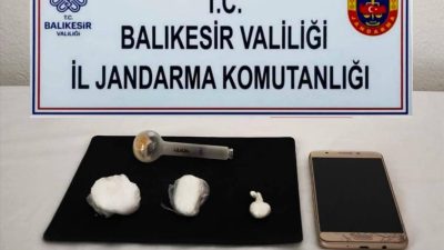 Balıkesir İl Jandarma Komutanlığı ekiplerince 5 ilçede gerçekleştirilen operasyonlarda, 14