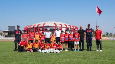 Balıkesir İl Jandarma Komutanlığı öncülüğünde düzenlenen “Spor Yap Genç Kal”