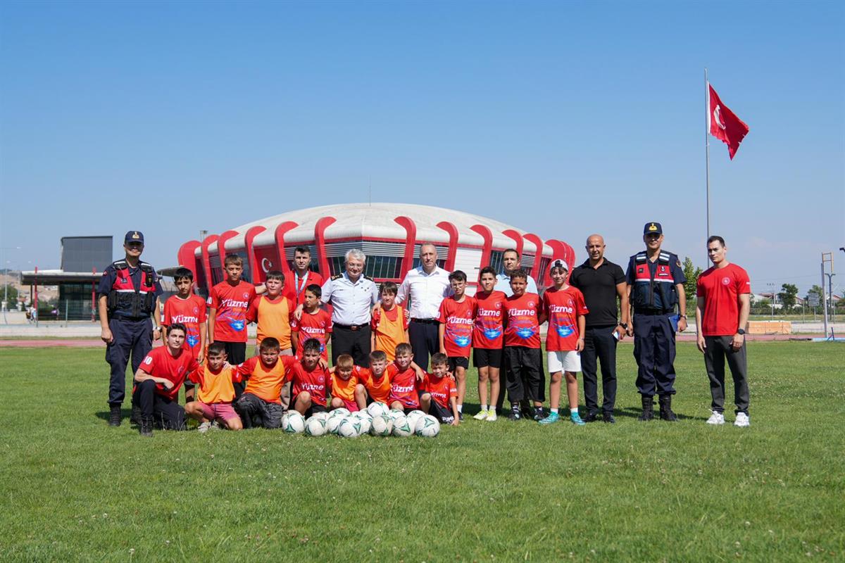 Balıkesir İl Jandarma Komutanlığı öncülüğünde düzenlenen “Spor Yap Genç Kal”