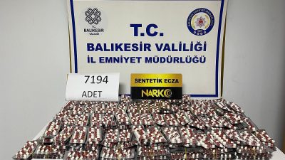 Balıkesir’in Ayvalık ilçesinde düzenlenen operasyonda 7 binin üzerinde sentetik ecza