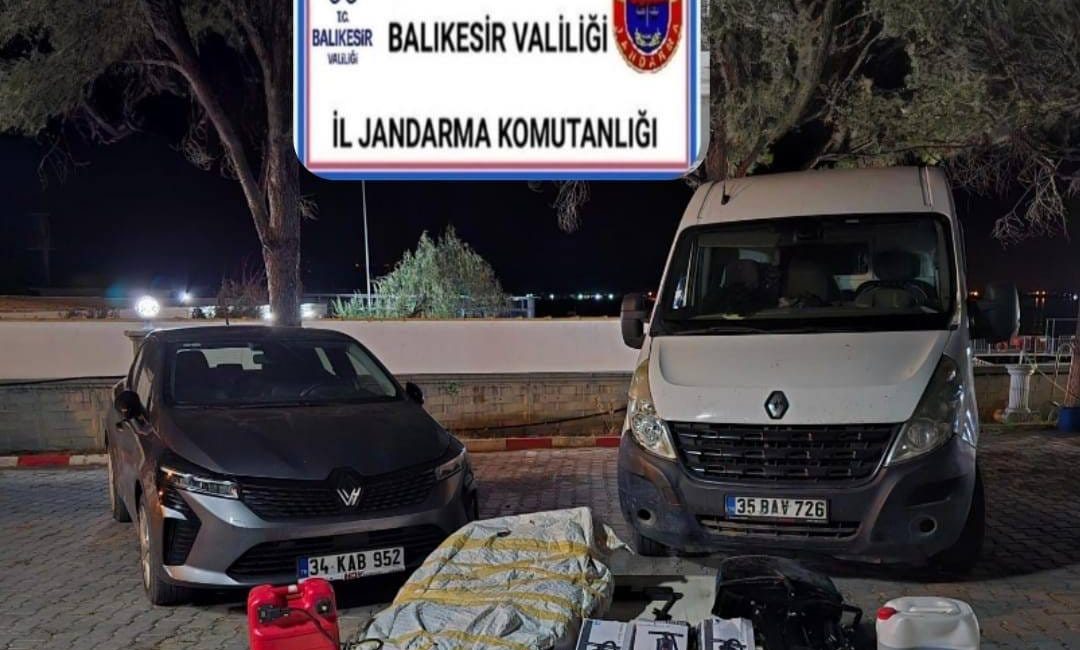 Balıkesir’in Ayvalık ilçesinde düzenlenen operasyonda, yasa dışı yollardan Yunanistan’a geçmeye