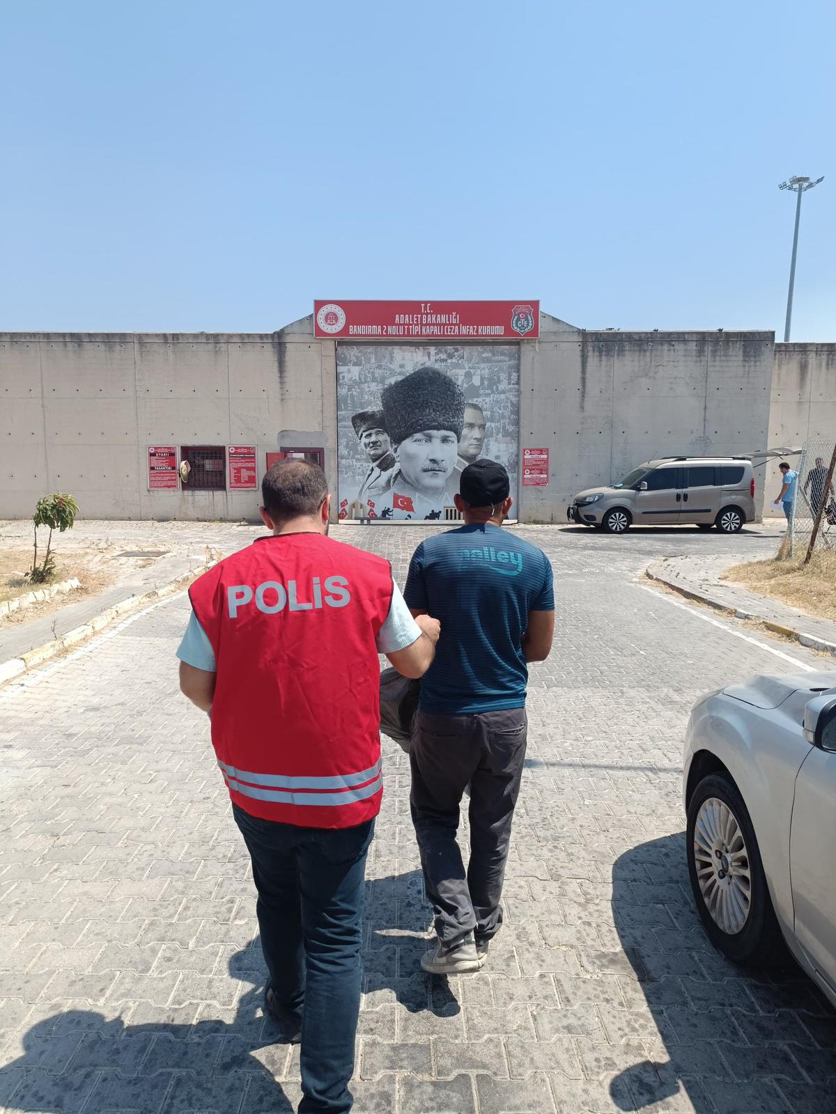 Balıkesir İl Emniyet Müdürlüğü tarafından il genelinde yapılan operasyonlarda aralarında