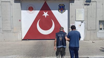 Birçok suçtan aranan hükümlü Burhaniye'de cezaevine teslim edildi