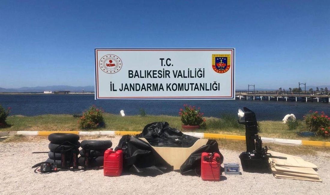 Balıkesir’de düzensiz göçmen operasyonu: 33 kişi yakalandı Balıkesir İl Jandarma Komutanlığı ekiplerince 14-20 Temmuz tarihleri arasında Ayvalık,