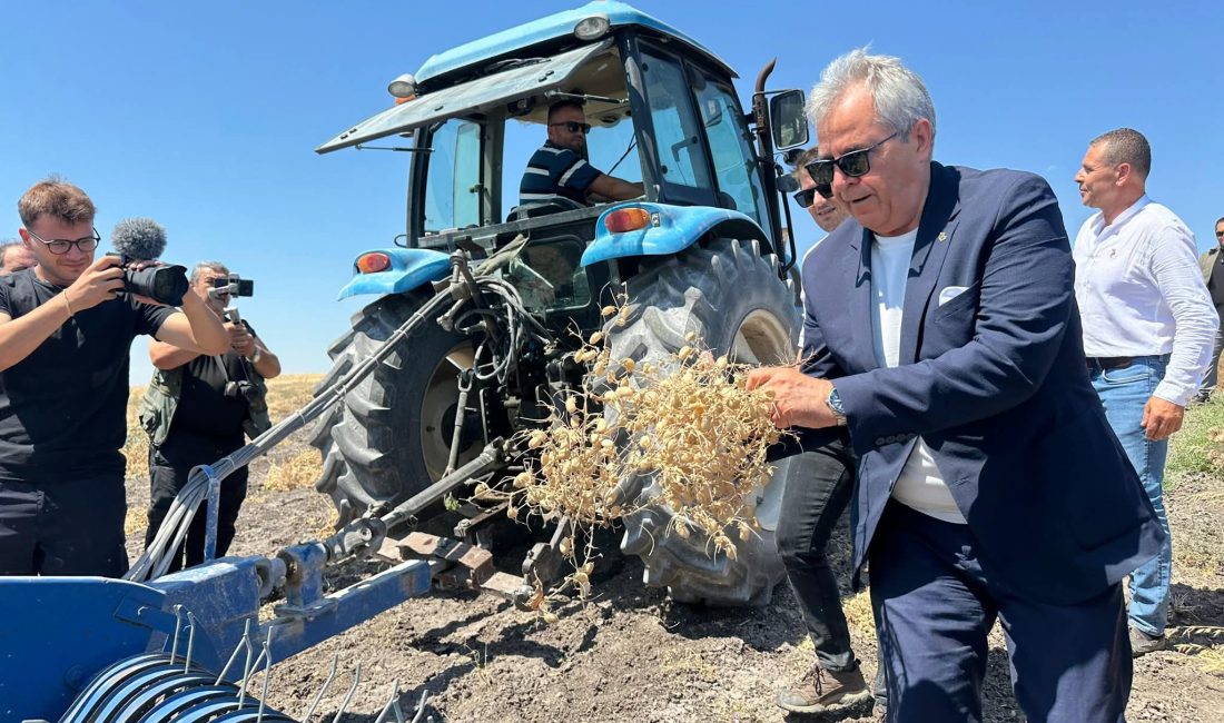 Bandırma Belediyesi’nden çiftçiye destek Bandırma Belediyesi, tarımsal üretimi ve yerel çiftçiyi destekleme çalışmaları kapsamında