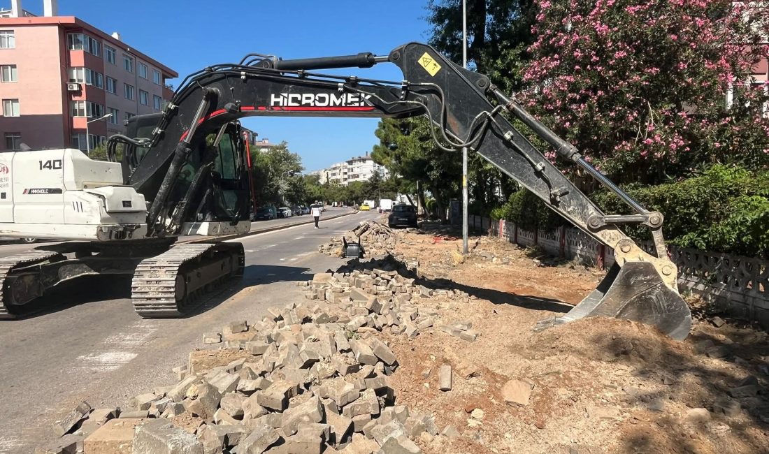 Bandırma’da kaldırım düzenleme çalışmaları başladı Bandırma Belediyesi, kent genelinde yaya ulaşımını kolaylaştırmak ve şehir estetiğini