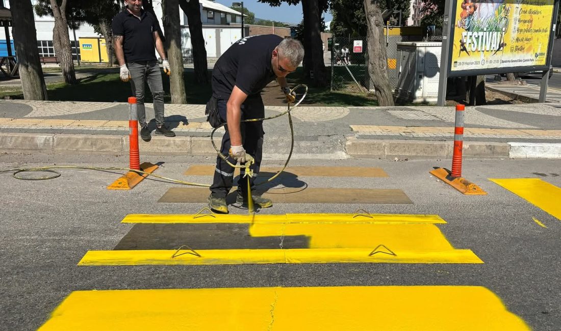 Bandırma’da yaya geçitleri yenileniyor Balıkesir'in Bandırma ilçesinde, Bandırma Belediyesi tarafından yaya güvenliğini artırmak ve