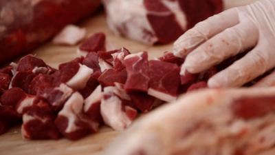 Kurban Bayramı’nın ardından kırmızı et fiyatlarında sert düşüş yaşandı. Tüketici