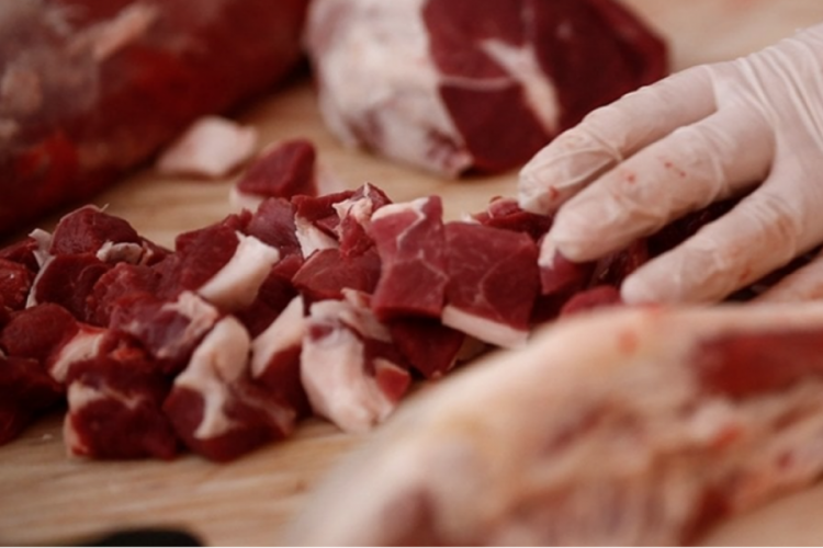 Kurban Bayramı’nın ardından kırmızı et fiyatlarında sert düşüş yaşandı. Tüketici