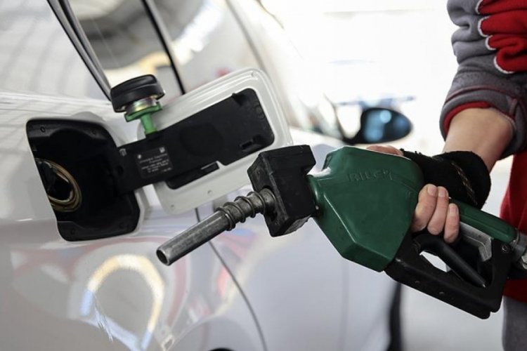 Küresel piyasalarda yaşanan gelişmeler akaryakıt fiyatlarını etkilemeye devam ediyor. Jeopolitik