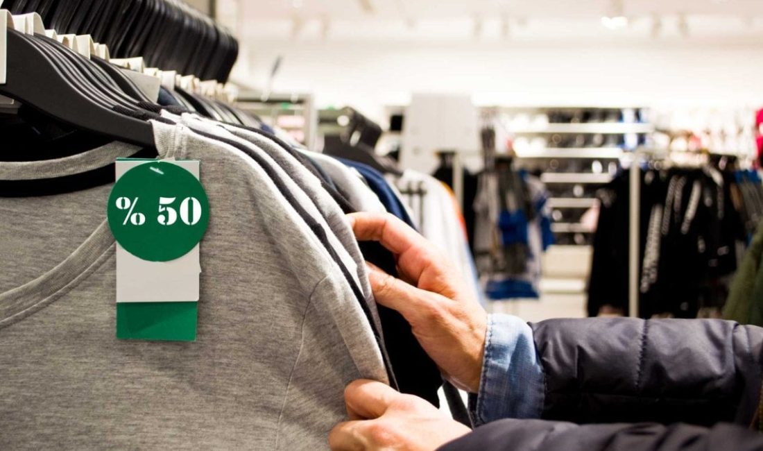 Sahte indirimlere karşı yeni dönem: Etiketlerde ’10 gün kuralı’ başlıyor Ticaret Bakanlığı, sahte indirim kampanyalarına karşı harekete geçti. Yeni düzenlemeyle