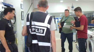 Burhaniye ilçesinde, İlçe Sağlık Müdürlüğünün öncülüğünde işyerlerinde sigara denetimi yapıldı.