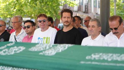 Ünlü oyuncu Uraz Kaygılaroğlu, doğum gününde dedesinden gelen acı haberle