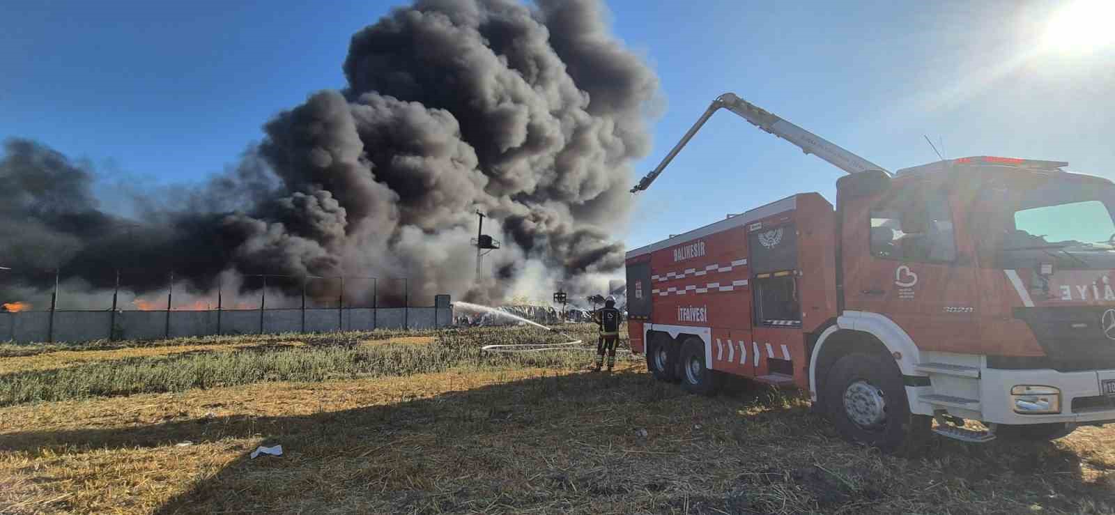 Balıkesir İtfaiye Daire Başkanlığı’na bağlı ekipler, Ege Bölgesi’nde peş peşe