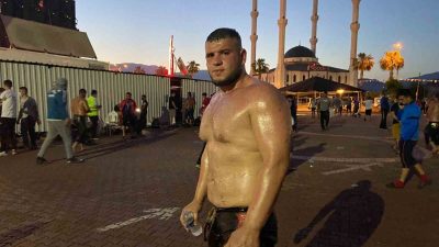 Balıkesir’in Sındırgı ilçesinde, Belediyespor güreşçisi Burak Bozkurt (25) geçirdiği kalp