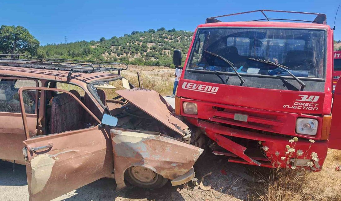 Balıkesir’in İvrindi ilçesinde otomobil ile kamyonet kafa kafaya çarpışarak çift
