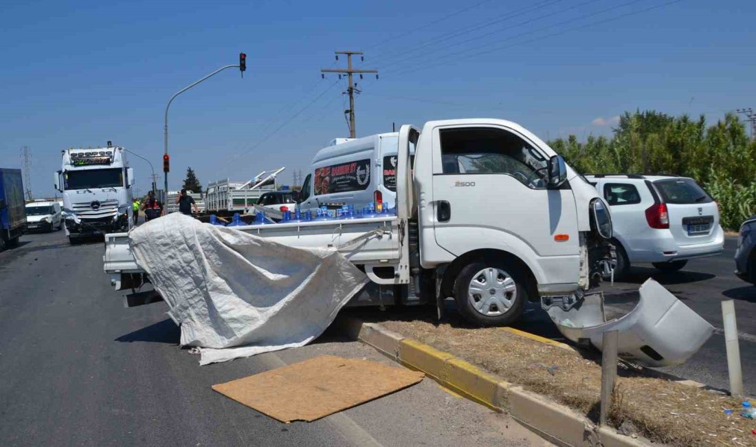 Balıkesir’in Ayvalık ilçesinde meydana gelen trafik kazasında bir tır, bir