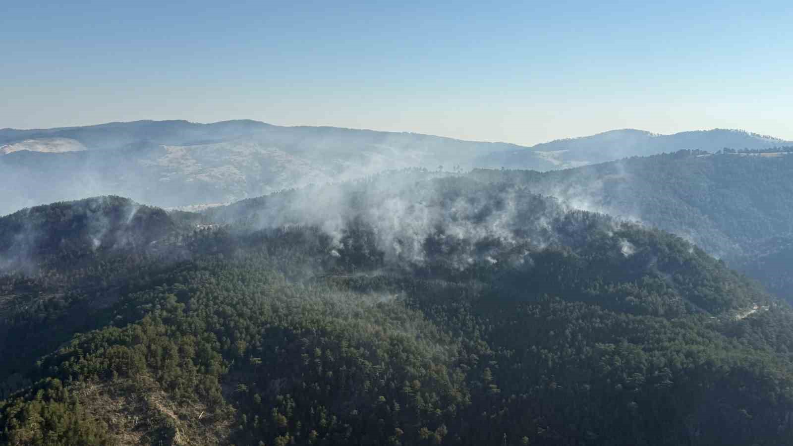 Balıkesir’in Sındırgı ilçesinde dün başlayan orman yangını kontrol altına alındı.