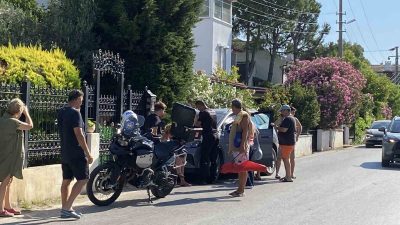 Balıkesir’in Ayvalık ilçesinde; alkollü olduğu iddia edilen bir kadın sürücü,